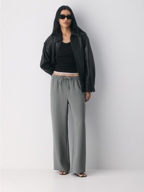 NWT Aritzia Gray The Lodge Pant Size L